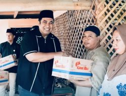 Bupati Maros Menyerahkan Bantuan Zakat Maal di Dusun Ara