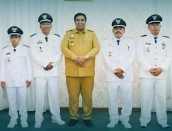 Bupati Maros Serahkan Tanda Jabatan Camat dan Lurah Baru di Morning Meeting