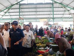 Menteri Perdagangan Tinjau Harga dan Stok Bahan Pokok