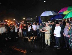 Wali Kota Makassar Sampaikan Makna Hari Raya Idul Fitri Saat Pawai Obor dan Takbir Keliling