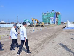 Presiden Jokowi Tinjau Proyek Pengendalian Banjir Rob di Semarang