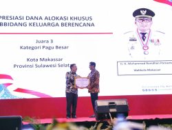 Pemkota Makassar Raih Penghargaan dari BKKBN di Harganas ke-31