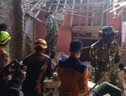 Anggota Bagana Batang Laksanakan Kerja Bakti Bersih-Bersih Puing Dampak Gempa