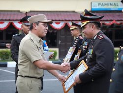 Wali Kota Danny Pomanto Terima Penghargaan dari Kapolda Sulsel di Hari Bhayangkara ke-78