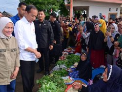 Presiden Jokowi dan Ibu Iriana Kunjungi Pasar Cekkeng di Bulukumba