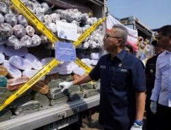 Zulkifli Hasan Pimpin Ekspose Penindakan Produk Impor Ilegal