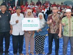 Sekretaris Daerah Maros Serahkan Bantuan Sosial Program BAZNAS