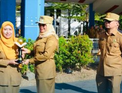 Plt. Bupati Maros Serahkan Piala dan Piagam Penghargaan Sekolah Adiwiyata Mandiri 2024
