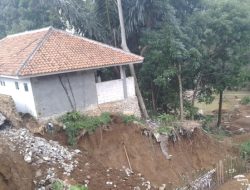 Kemensos Salurkan Bantuan bagi Korban Longsor di Sukabumi