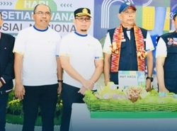 Sekda Maros dan Ketua Dharma Wanita Sambut Wamen Sosial di Puncak HKSN 2024