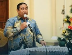 Bupati Maros Hadiri Perayaan Malam Natal di Gereja Katolik Santo Yohanes Rasul