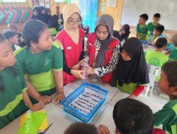 Belajar Menanam Sayur Hidroponik Bersama Siswa SD