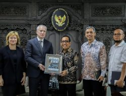 Menko PMK Pratikno Terima Kunjungan Delegasi Kota Tomsk Rusia, Bahas Kerja Sama Pendidikan