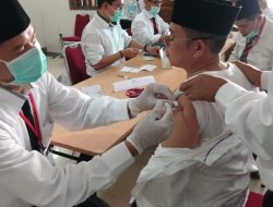 Kemenkes Gelar Vaksinasi Meningitis Gratis bagi 500 Peserta Bimtek Petugas Haji 2025