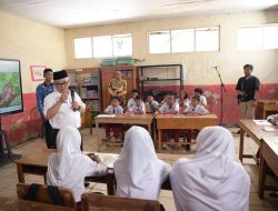 Kunjungi SDN 2 dan 3 Leuwibatu, Mendikdasmen Ajak Murid Aktif dan Cinta Lingkungan