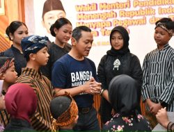 Wamen Fajar Riza Ul Haq Dorong Revitalisasi Bahasa Daerah Melalui Media Digital