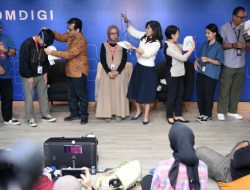 Perkuat Ekosistem Informasi Publik, Komdigi Serahkan ID Card kepada 180 Wartawan