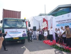 Mendag Budi Santoso Lepas Ekspor Perdana Alas Kaki UMKM Surabaya ke Kuwait