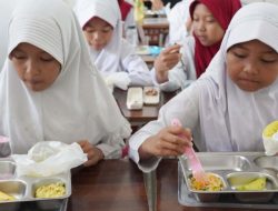 BGN Tegaskan Belum Ada Aturan Pembagian MBG dalam Bentuk Bahan Mentah saat Libur Sekolah