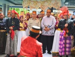 Bupati Maros Dampingi Menteri Kebudayaan RI Kunjungi Pameran Bilah Pusaka