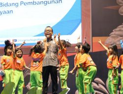 Menko PMK Ajak Anak-anak Bijak Berteknologi di Peringatan Hari Anak Nasional 2025