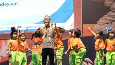 Menko PMK Ajak Anak-anak Bijak Berteknologi di Peringatan Hari Anak Nasional 2025