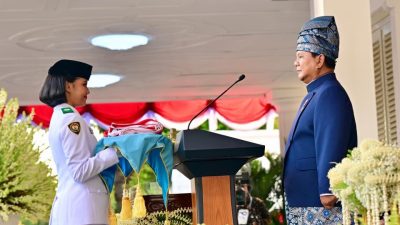 Presiden Prabowo Pimpin Penurunan Bendera HUT RI ke-80 di Istana Merdeka