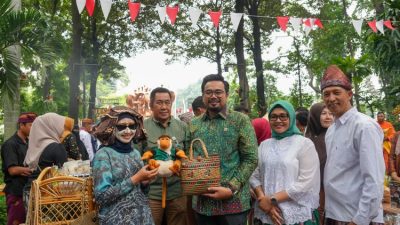 Wamenhut Resmikan Pasar RHL 2025
