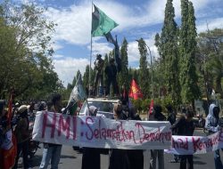 MENINJAU ULANG PERAN PARTAI POLITIK: DARI WADAH ASPIRASI KE MESIN KEKUASAAN