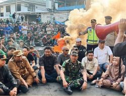 Aksi “Maros Menggugat” Berlangsung Damai, Bupati dan Ketua DPRD Terima Aspirasi