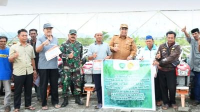 Bupati Maros Serahkan 80 Unit Alat Pertanian untuk Kelompok Tani