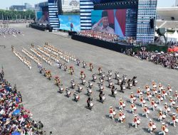 Presiden Prabowo Saksikan Atraksi Militer di HUT ke-80 TNI