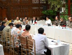 Presiden Prabowo Gelar Pertemuan Tertutup Bahas Stimulus Ekonomi di Kertanegara