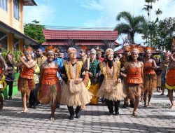 Upacara Hari Guru Nasional di SMAN 1 Manokwari Hadirkan Wamen Dikdasmen