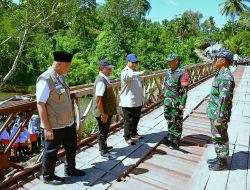 Presiden Prabowo Tinjau Pembangunan Jembatan Bailey di Padang Pariaman