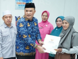 Wabup Maros Salurkan ZIS untuk Dhuafa, Difabel, dan Mualaf