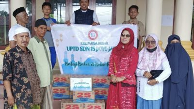 SDN 15 Jawi-Jawi Gelar Program “Ramadhan Berbagi”, Salurkan Air Minum ke Masjid