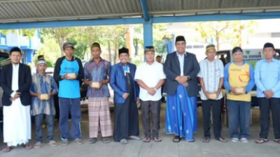 Bupati Serahkan Daging Kurban kepada Masyarakat