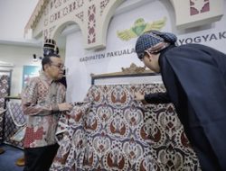 Menko PMK Ajak Masyarakat Jaga Batik di Tengah Gempuran Produk Cetak dan AI