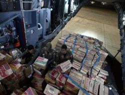 Pemerintah Kirim 253 Ton Logistik untuk Korban Bencana NTT