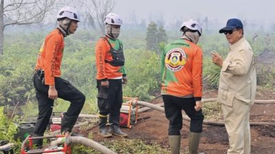 Presiden Prabowo Tinjau Langsung Lokasi Karhutla di Kubu Raya
