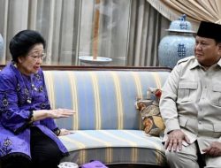 Presiden Prabowo Bertakziah ke Kediaman Megawati