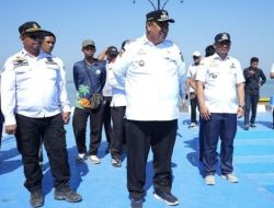 Bupati Maros Pimpin Gerakan Maros Bersih di Kampung Nelayan Pantai Kuri Ca’di